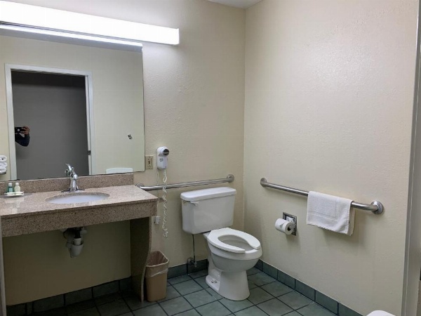Quality Inn Montgomery image 12